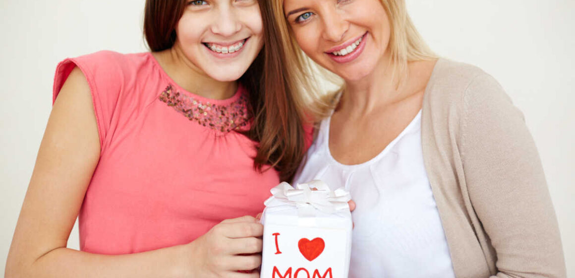 mom and daughter displaying healthy attachment