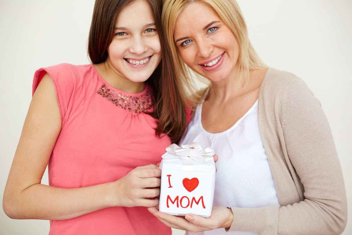 mom and daughter displaying healthy attachment